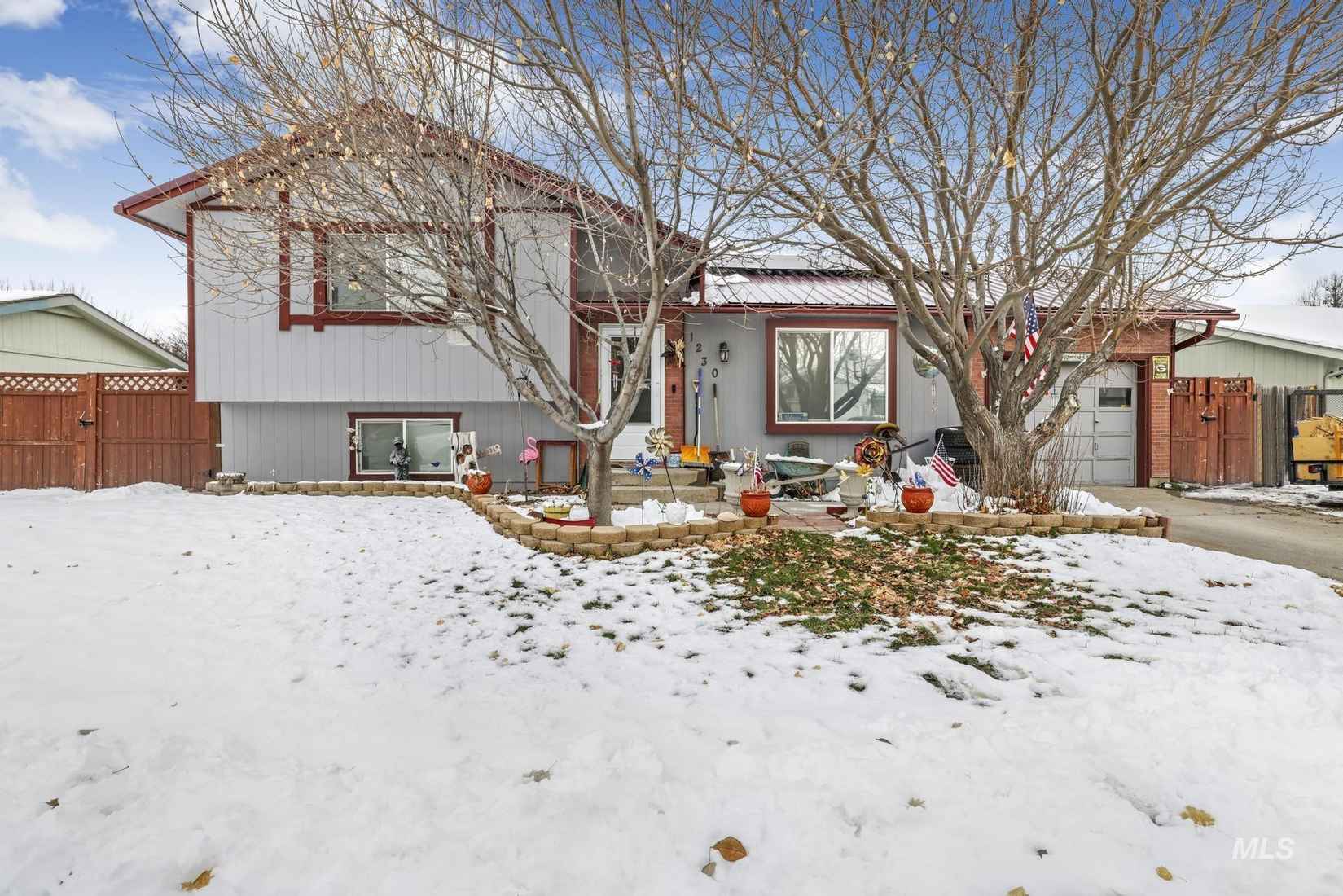 1230 Starfire St  