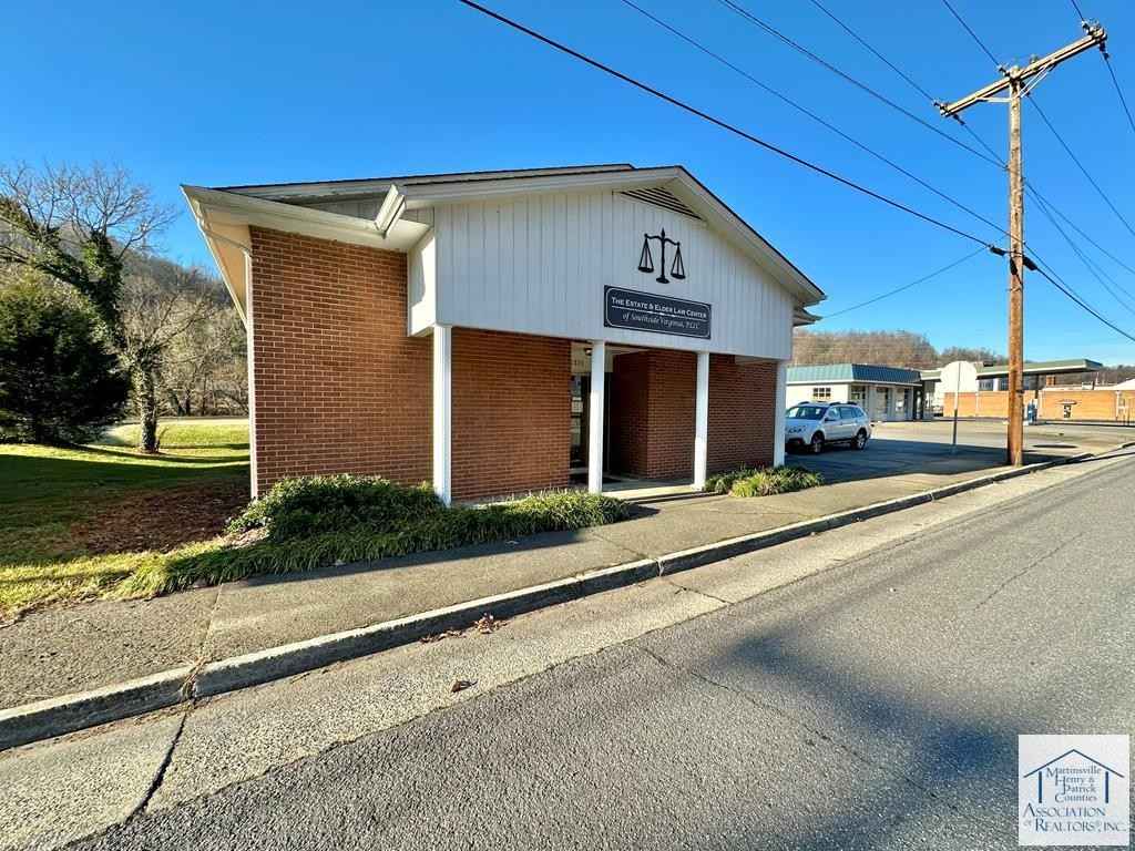 3371 Fairystone Park Hwy  