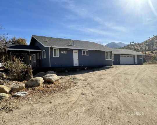 2988 Commercial AVE  