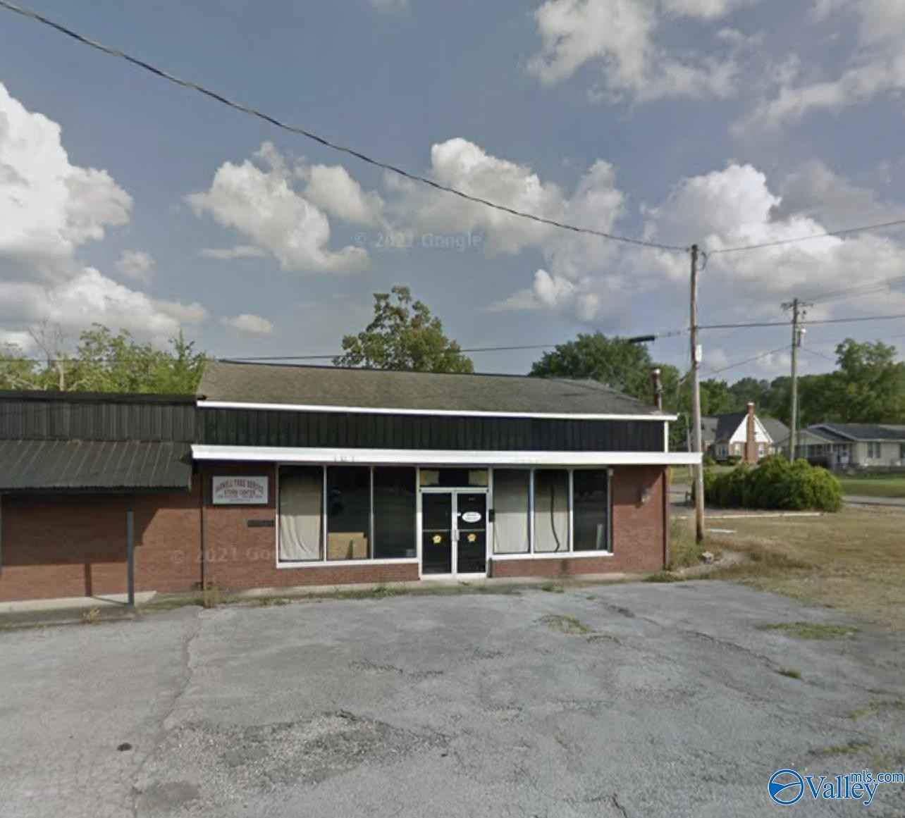 102 N North College St  