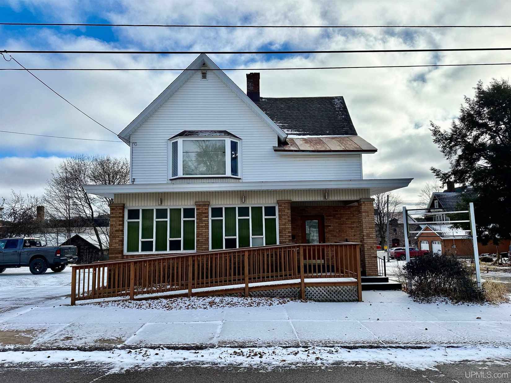 123 W Barnum  