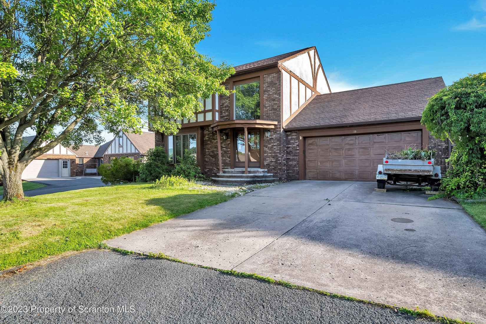 13 Cir Dr  