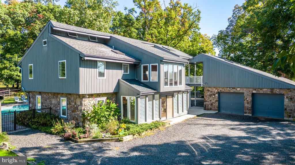 241 Frogtown Rd  