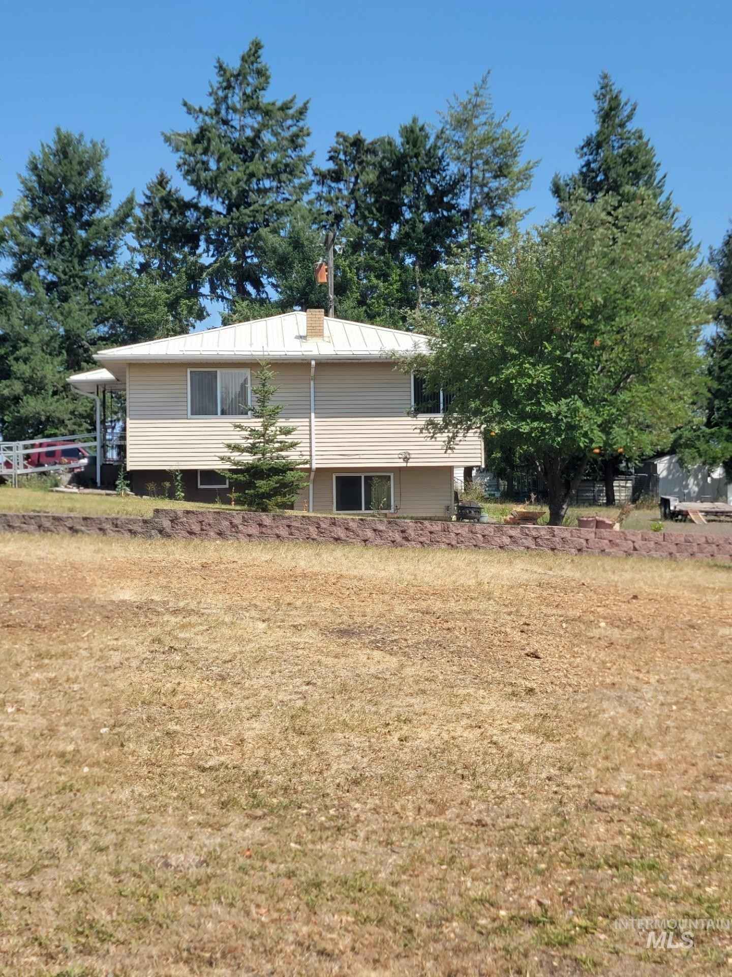 806 6th Ave  