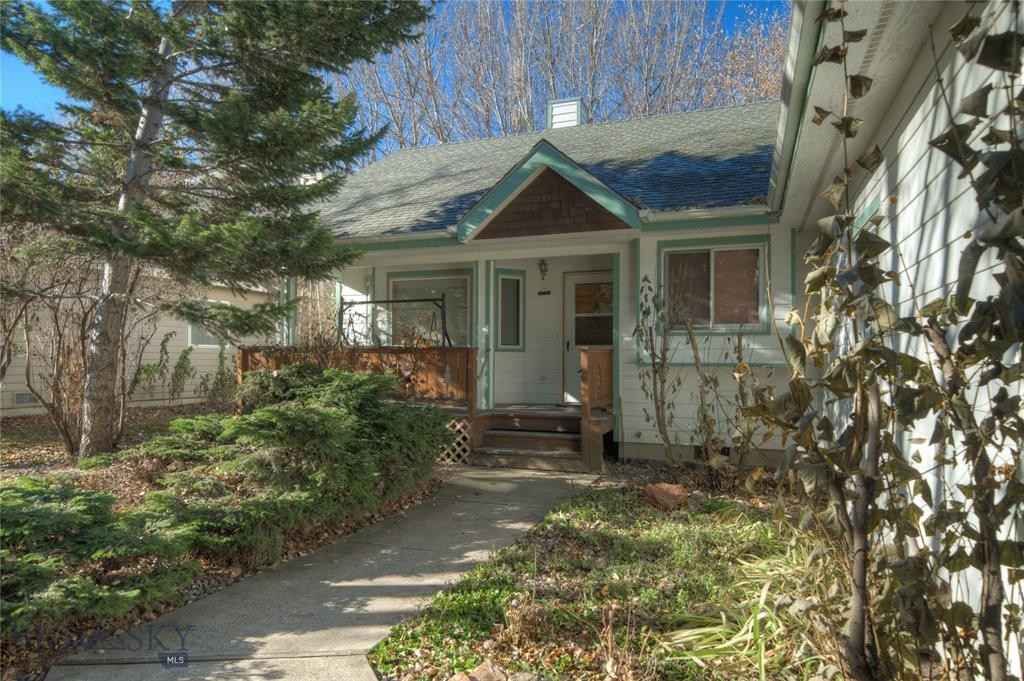 1225 Woodland Dr  