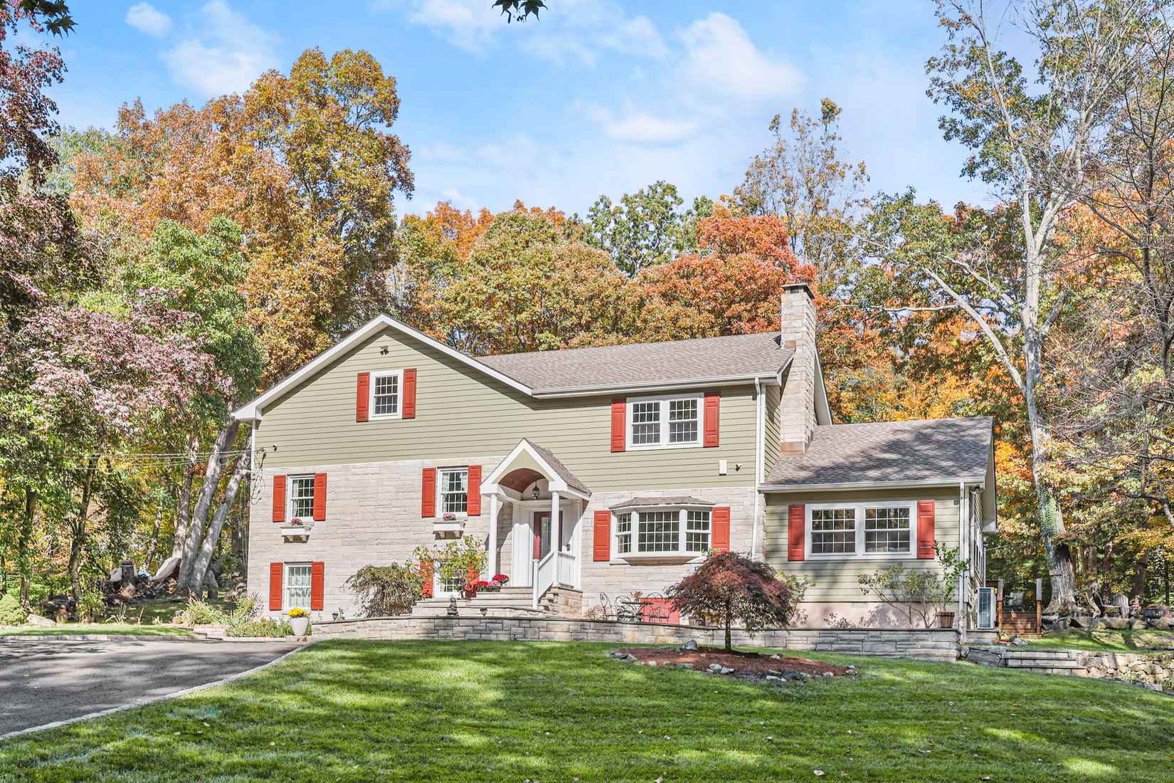 17 Barton Ln  