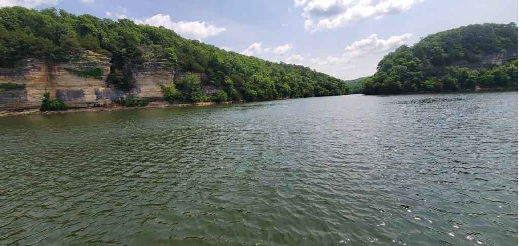 002 War Eagle Blacktop RD  