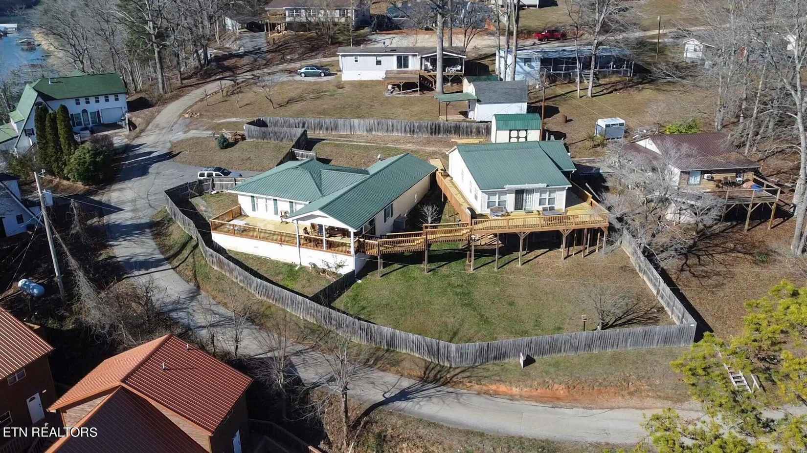 554/564 Flat Hollow Marina Rd  