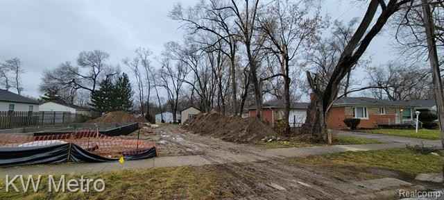 15361 WOODBINE  