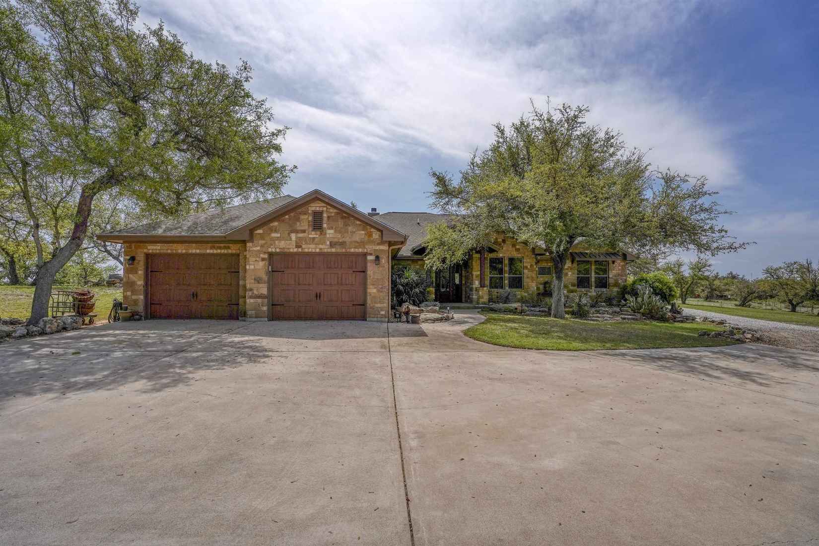101 Crooked Oak Ln  