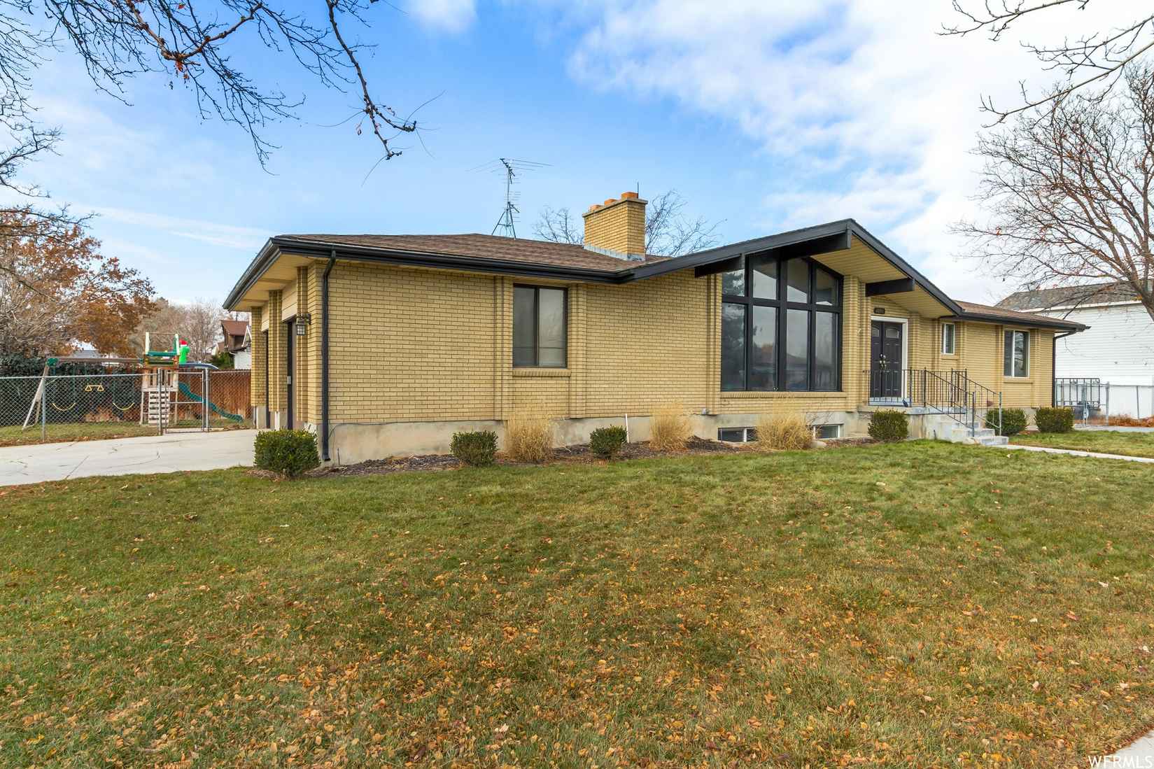 2092 W Western Charm Dr  