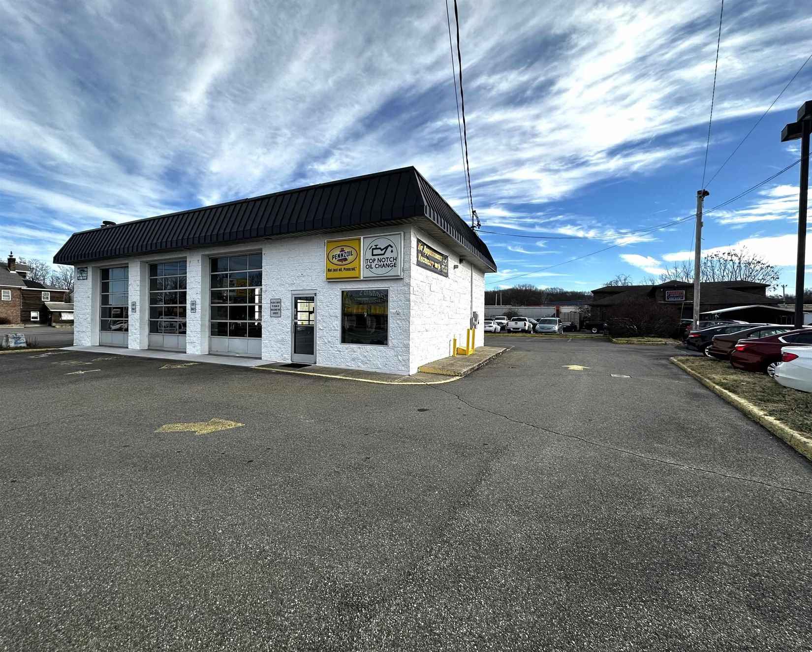 560 Albany Ave  