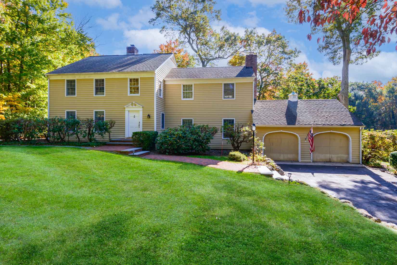 2068 Lansing Pl  