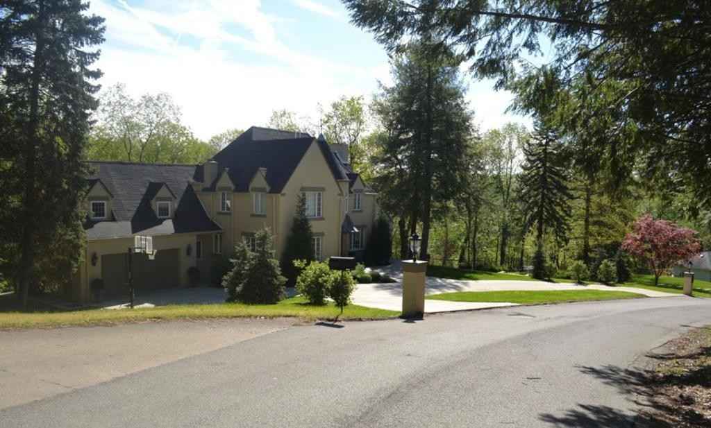43 Forest Hls Dr  
