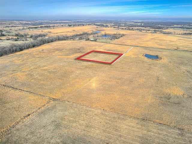 3 E 260 Rd  