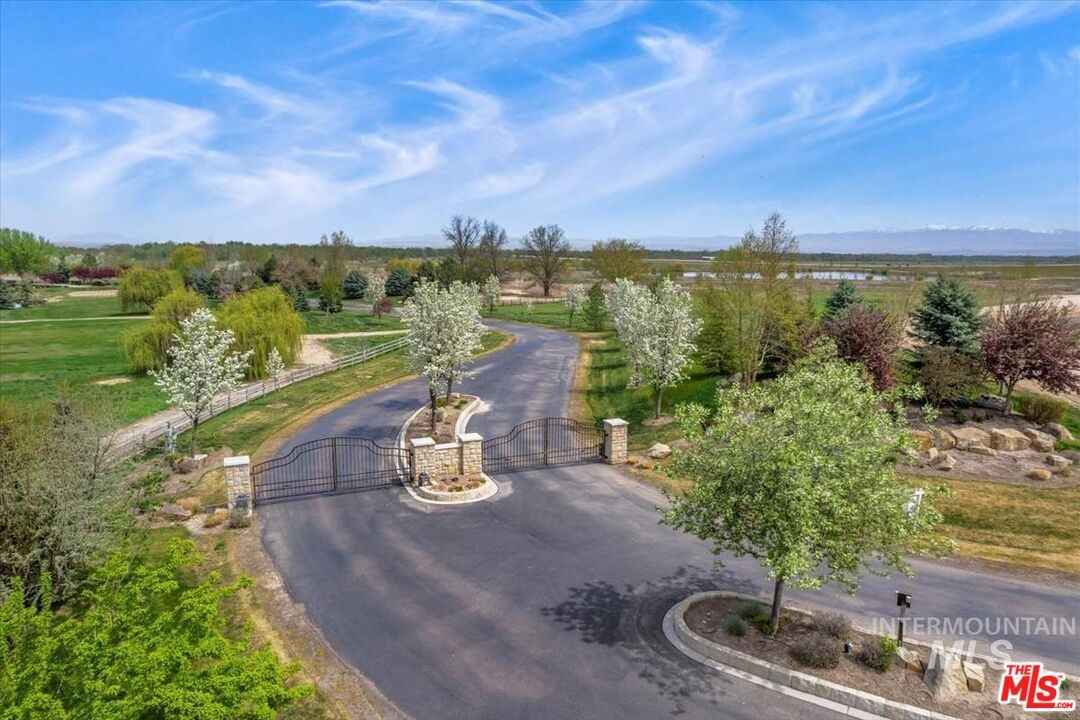 7795 N Stonebriar Ln  