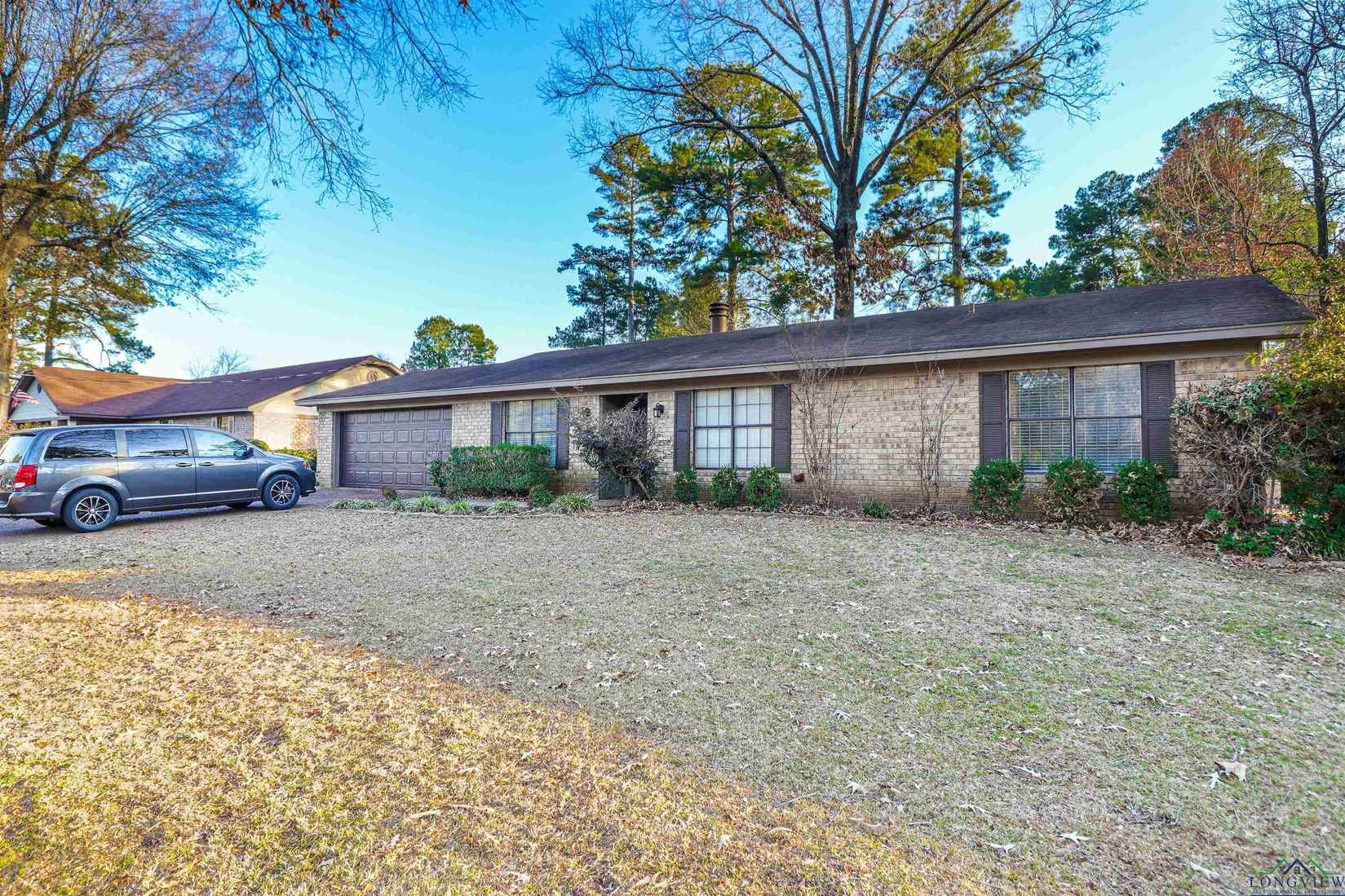 208 E Driftwood ST  