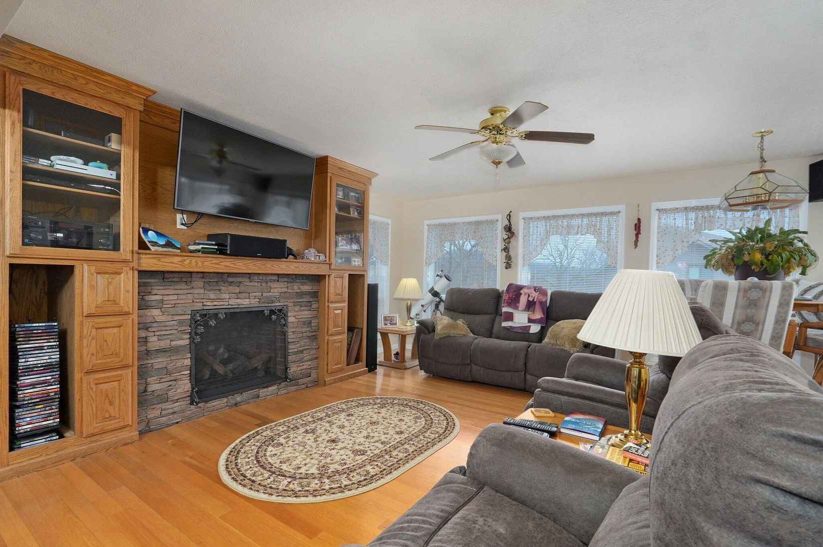 438 Grandview Hls Cir  