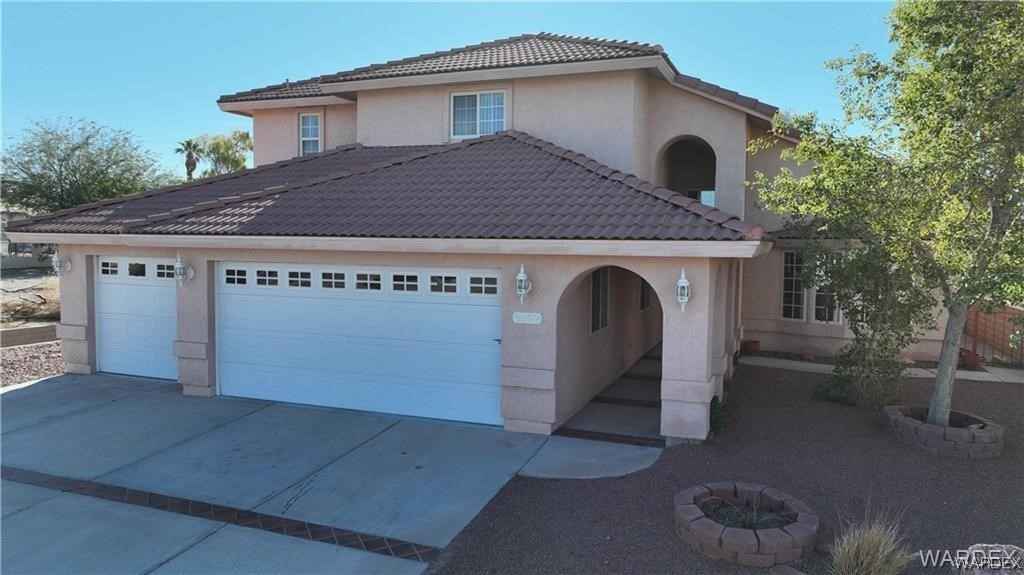2092 E Desert Lks Dr  