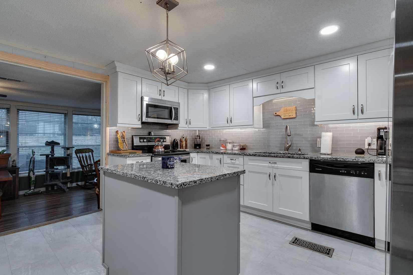 9137 N COLLIERVILLE-ARLINGTON  