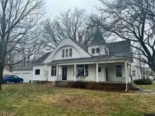 412 E Southworth  