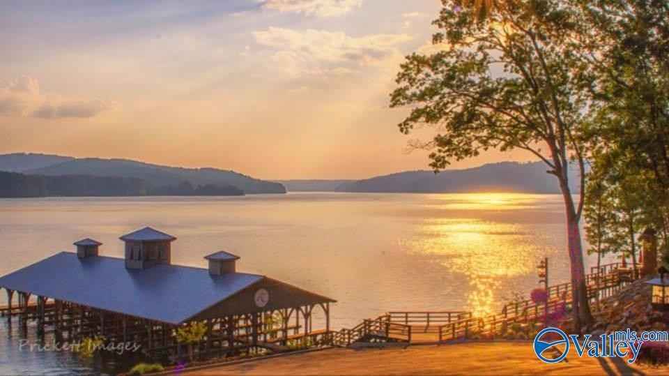 8/- ACRES BOATHOUSE Dr  