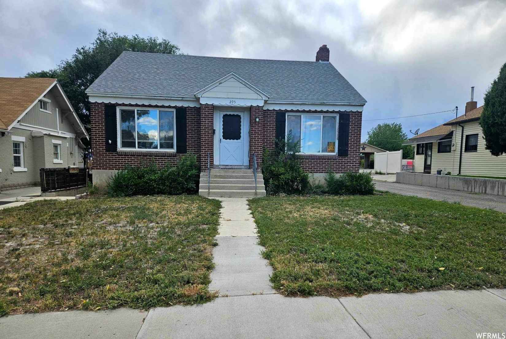 295 N Carbon Ave  