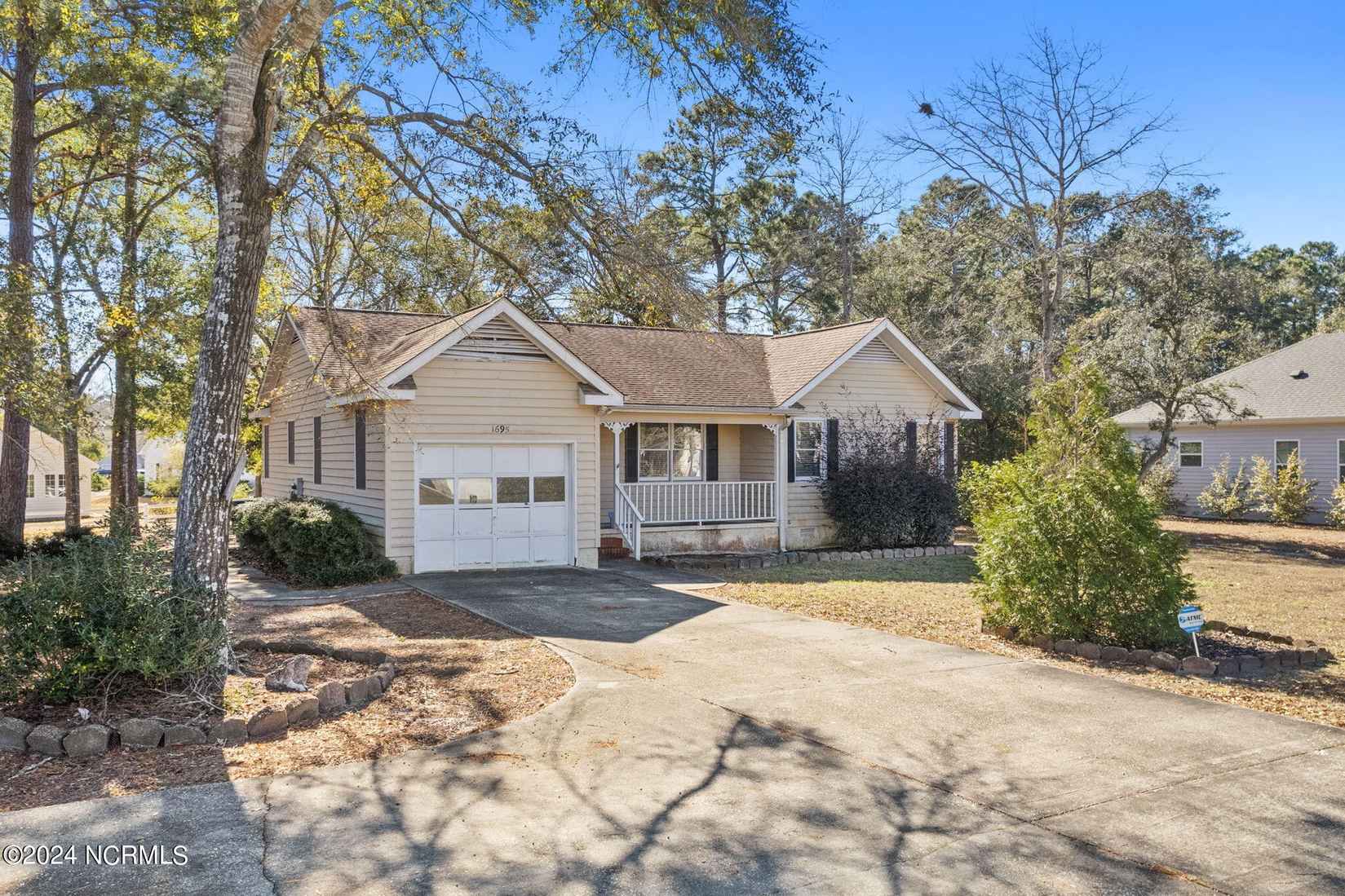 1695 Lake Tree Dr SW  