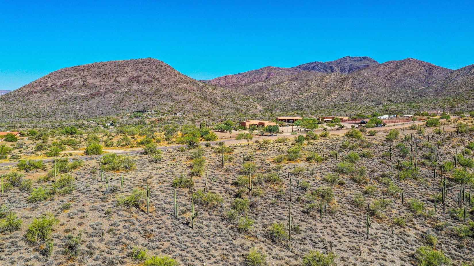 7900 E Crisscross Way  