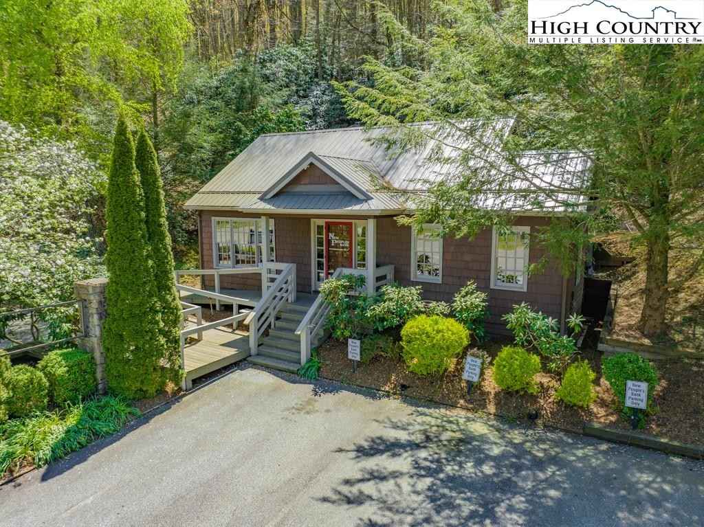 2271 Hwy 105  