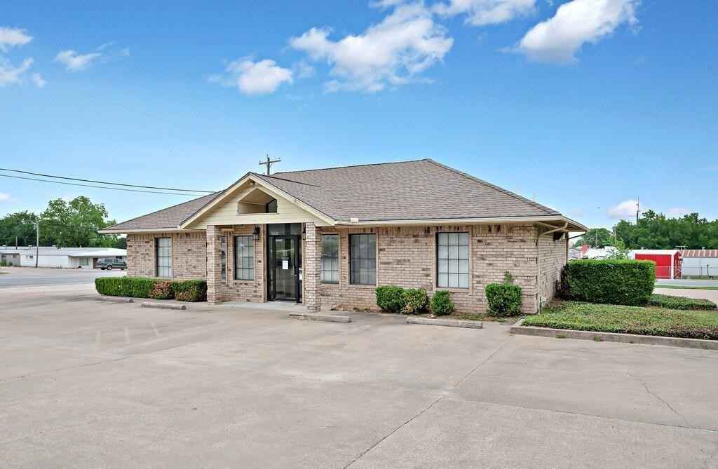 411 E Hwy 22  