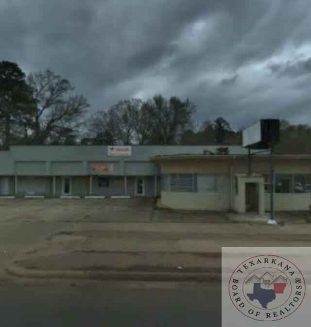 704 W Main St  