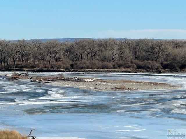 5 Yellowstone Riv Is  
