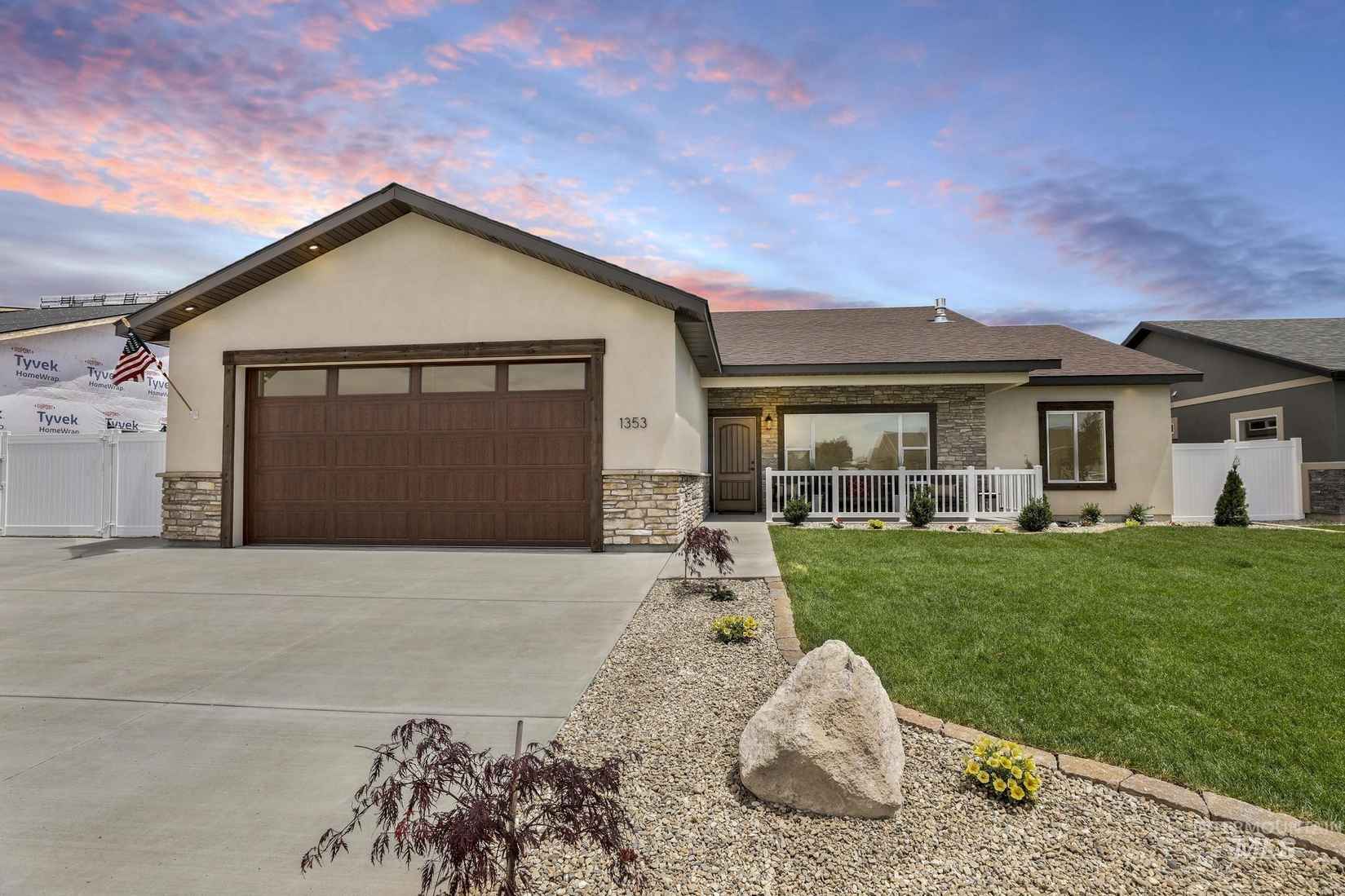 1572 Lagoon Ln  