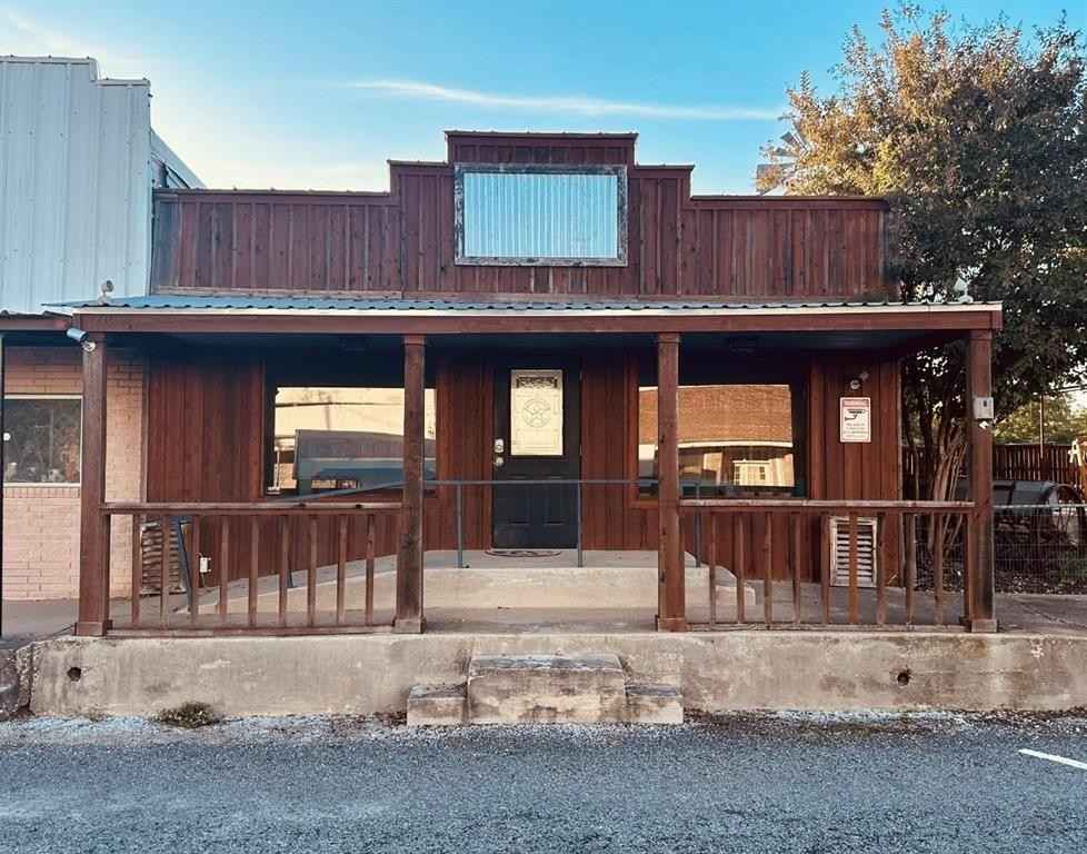 708 Main St  