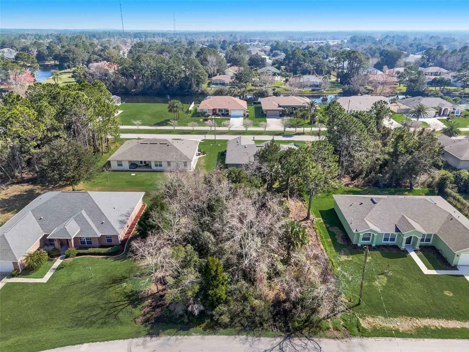 16 LYTTON Ln  