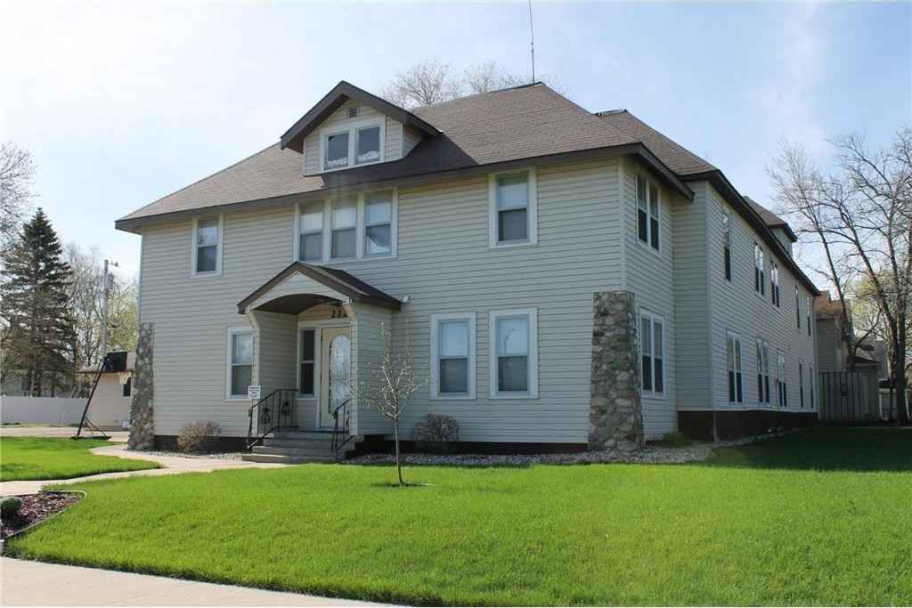 222 9th Ave W  