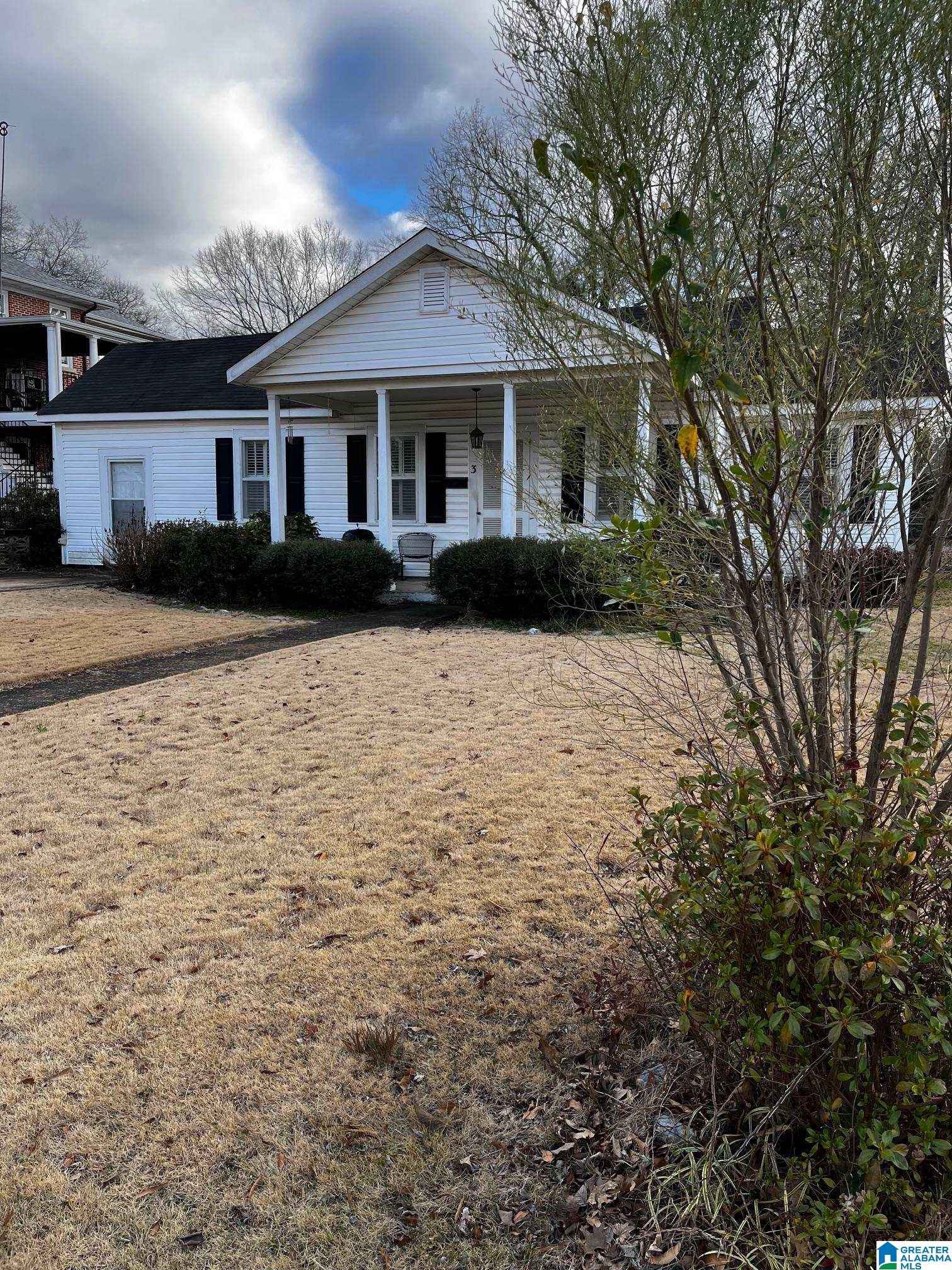 3 W CLAY St  