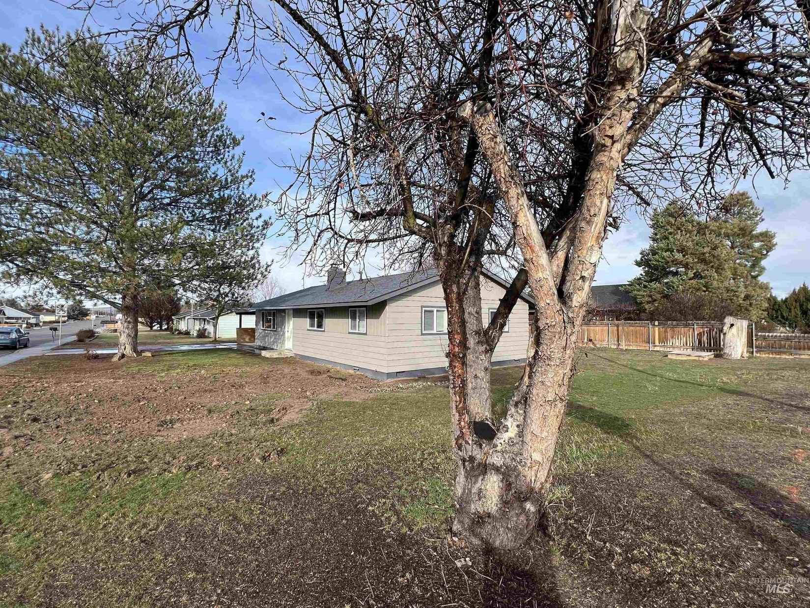1425 W Idaho  