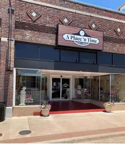 508 W Will Rogers Blvd  