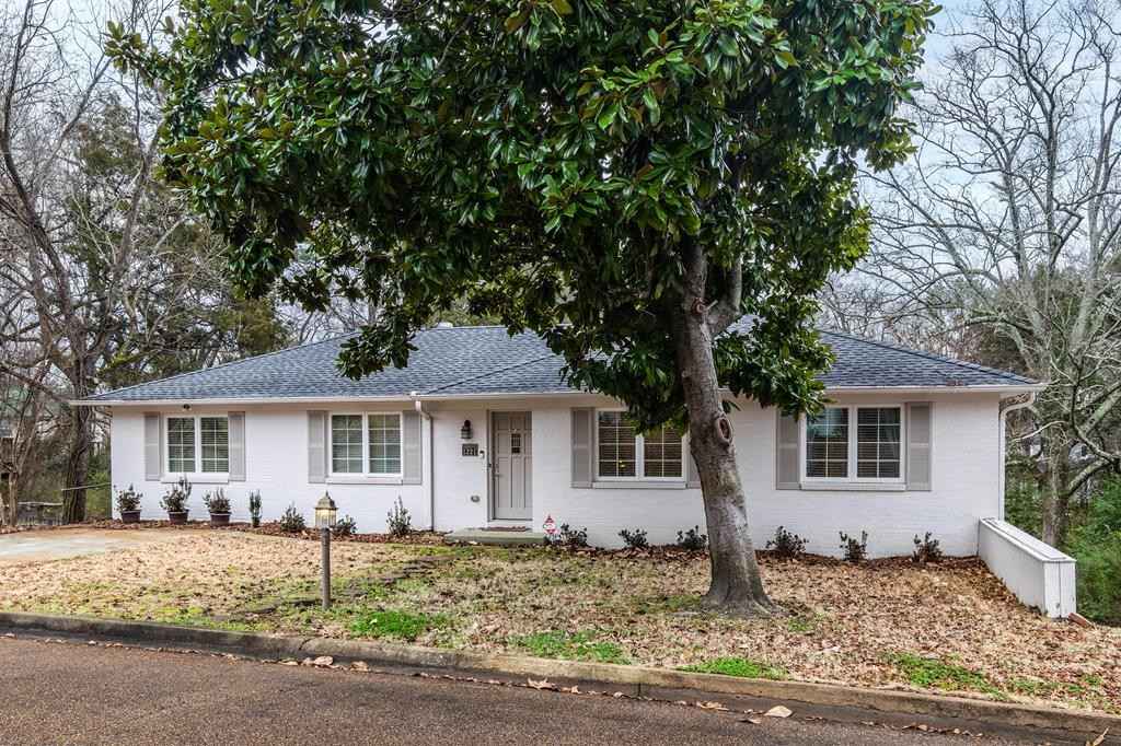 1221 Beanland  