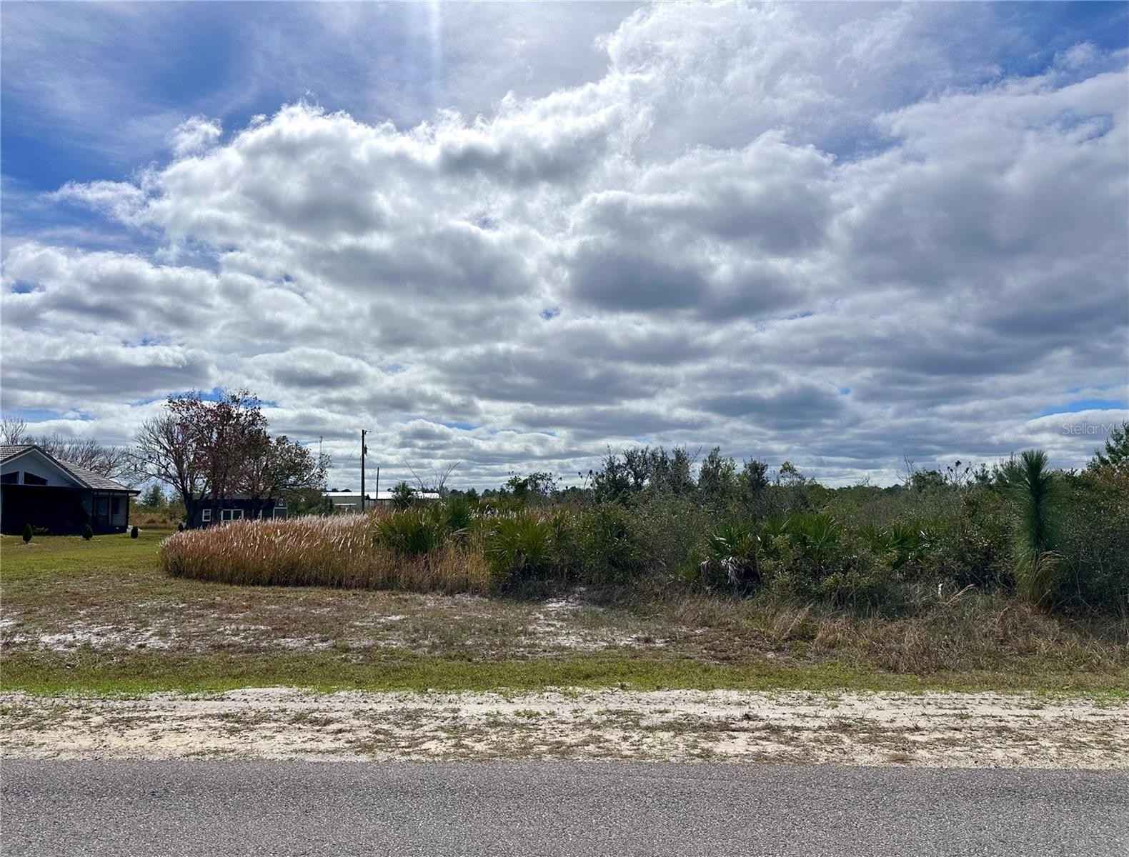 7 POINCIANA Dr  