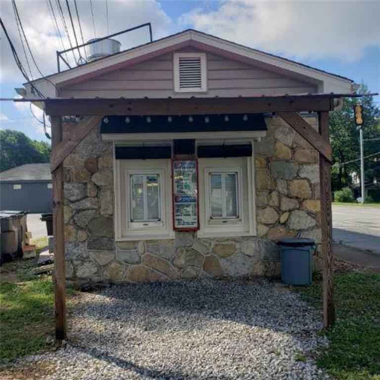 908 Slater Rd  