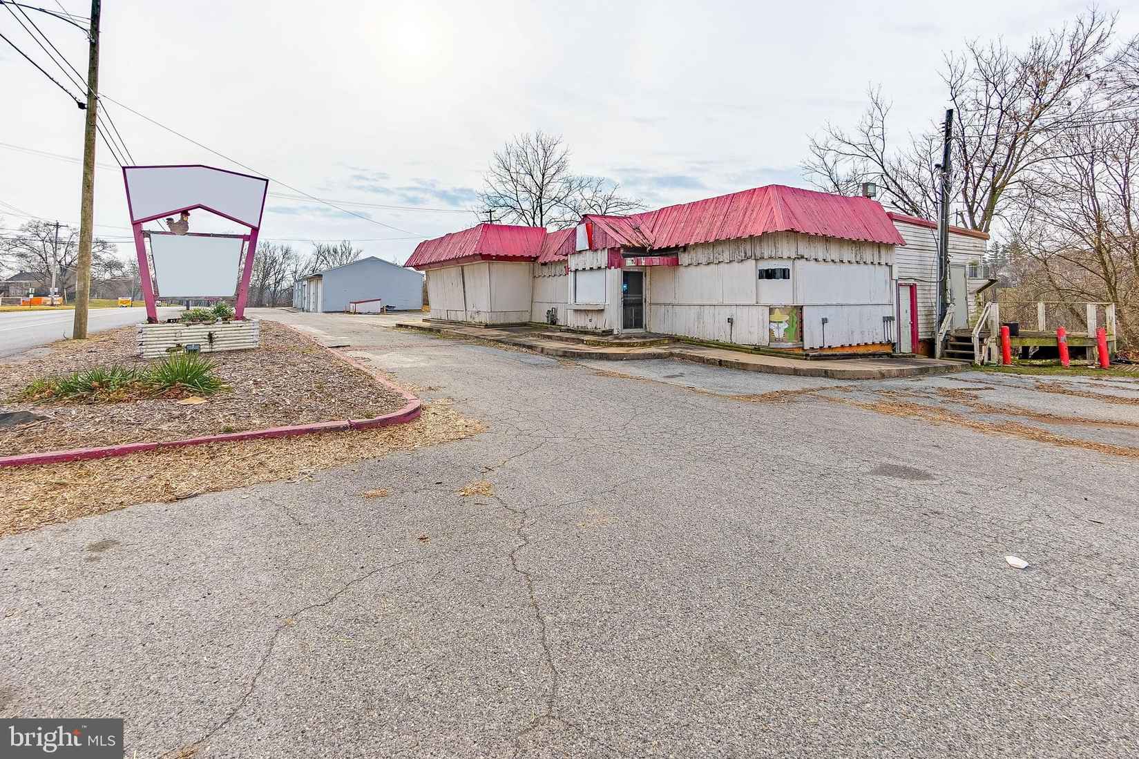 341 417 437 GAP NEWPORT Pike  