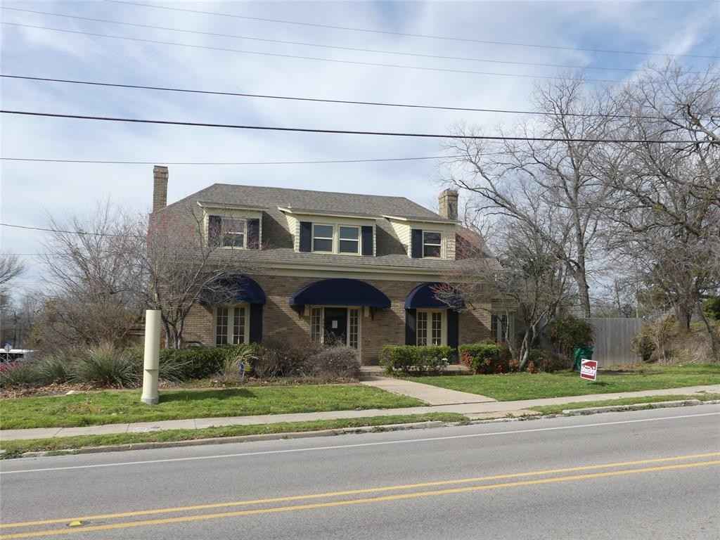 304 S Trinity St  