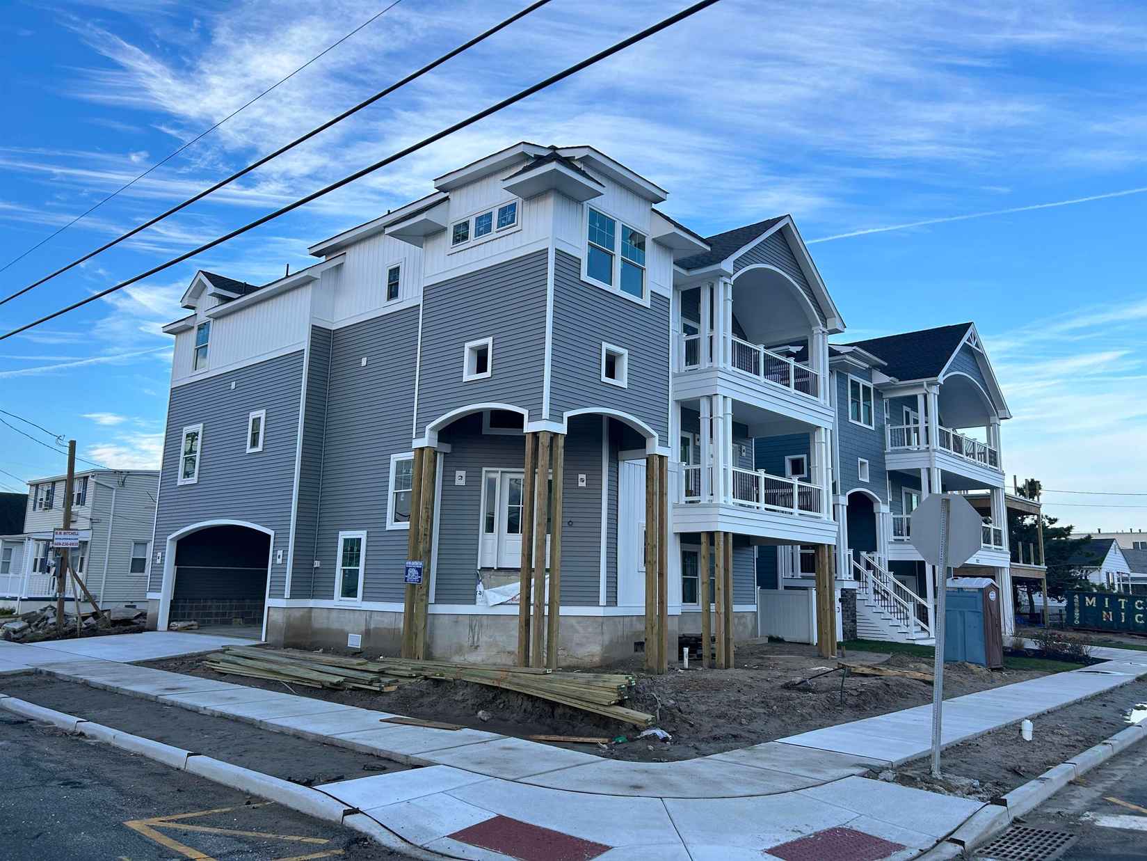 200 W 8th Ave  