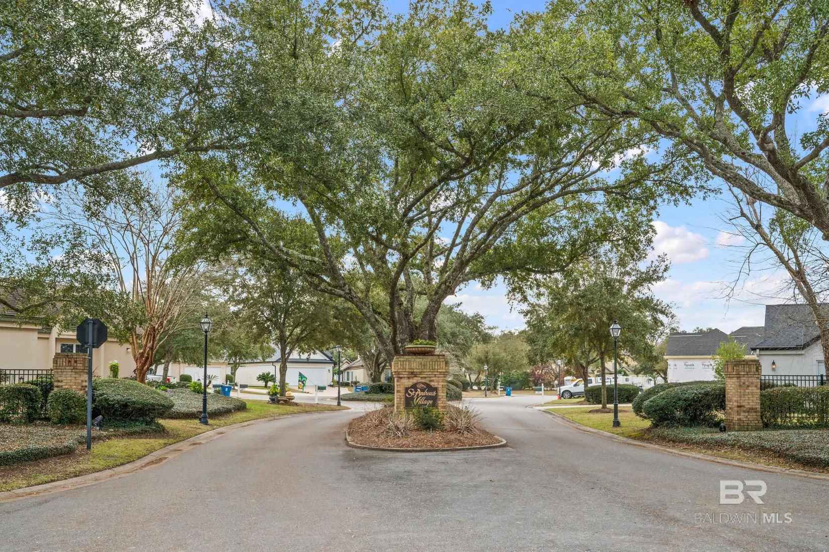 607 Saint Andrews Dr  