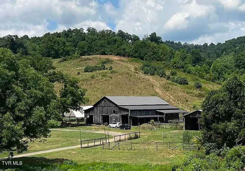 202 Eidson Ln  