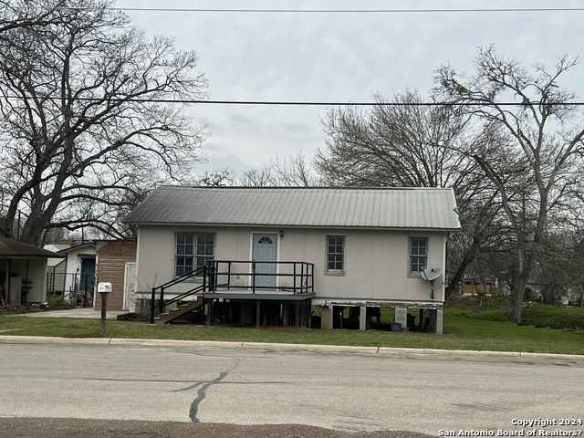 305 PERSONS ST  