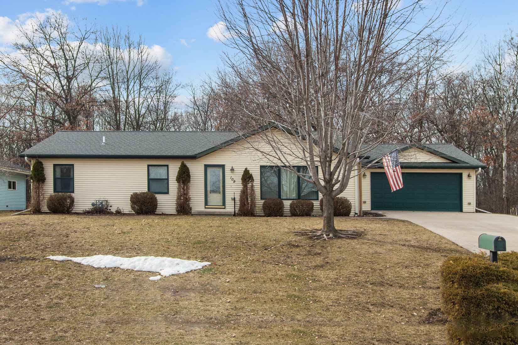 109 Steven Ln  